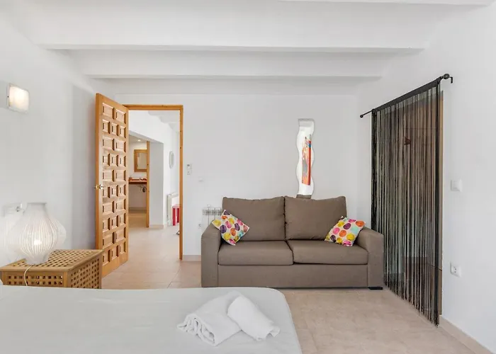 Reva - Plusholidays *